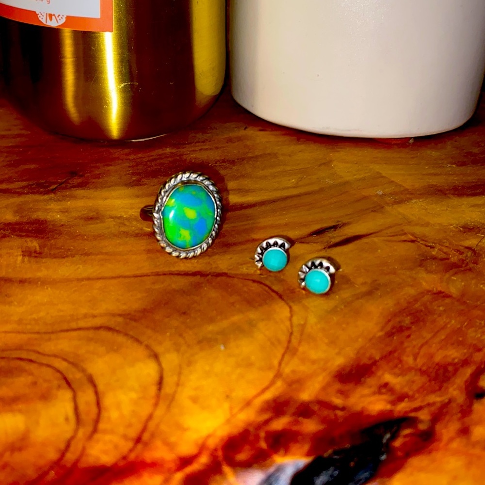 Turquoise and silver set (including ring and earrings). Very boho chic!